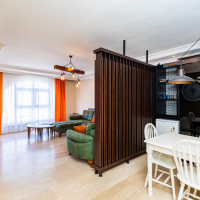 Стильная квартира 2+1 с дизайнерским ремонтом рядом с морем в Тосмуре