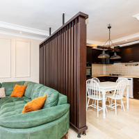 Стильная квартира 2+1 с дизайнерским ремонтом рядом с морем в Тосмуре