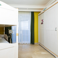 Стильная квартира 2+1 с дизайнерским ремонтом рядом с морем в Тосмуре