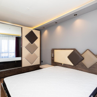 Стильная квартира 2+1 с дизайнерским ремонтом рядом с морем в Тосмуре