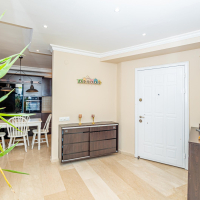 Стильная квартира 2+1 с дизайнерским ремонтом рядом с морем в Тосмуре