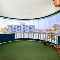 Стильная квартира 2+1 с дизайнерским ремонтом рядом с морем в Тосмуре