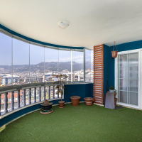 Стильная квартира 2+1 с дизайнерским ремонтом рядом с морем в Тосмуре