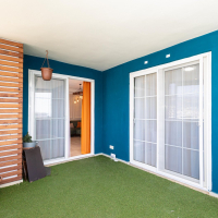 Стильная квартира 2+1 с дизайнерским ремонтом рядом с морем в Тосмуре