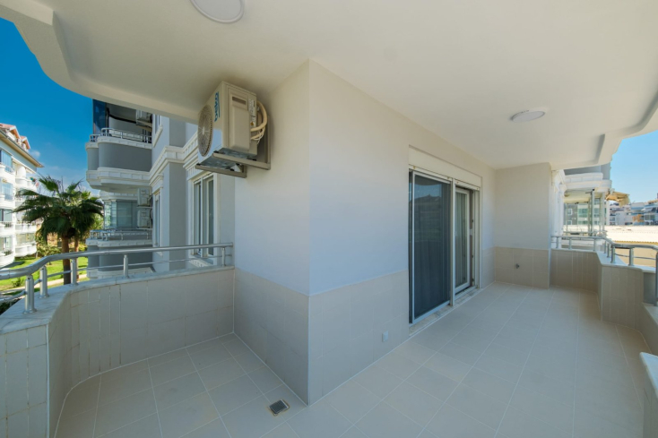 Просторная меблированная квартира  2+1 рядом с морем — готова для ВНЖ