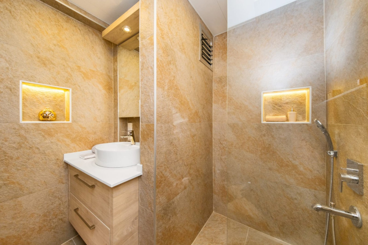 Просторная меблированная квартира  2+1 рядом с морем — готова для ВНЖ