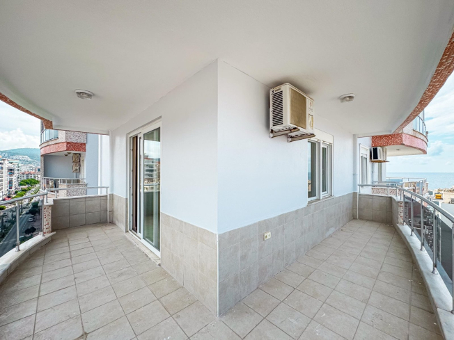 Просторные апартаменты 2+1 с панорамным видом у моря в Махмутларе