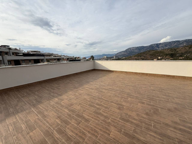 3+1 200 M2 BAHÇELİ DUBLEX VİLLA 200 M2 KENDİNE AYİT BAHÇELİ