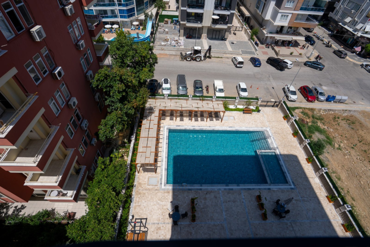 Merkezi konumda aktiviteli 1+1 geniş daire