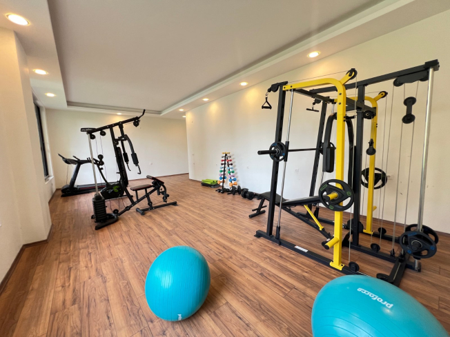 Современная квартира с видом на море в 100 метрах от пляжа — идеальна для отдыха и краткосрочной аренды