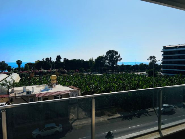 Современная квартира с видом на море в 100 метрах от пляжа — идеальна для отдыха и краткосрочной аренды