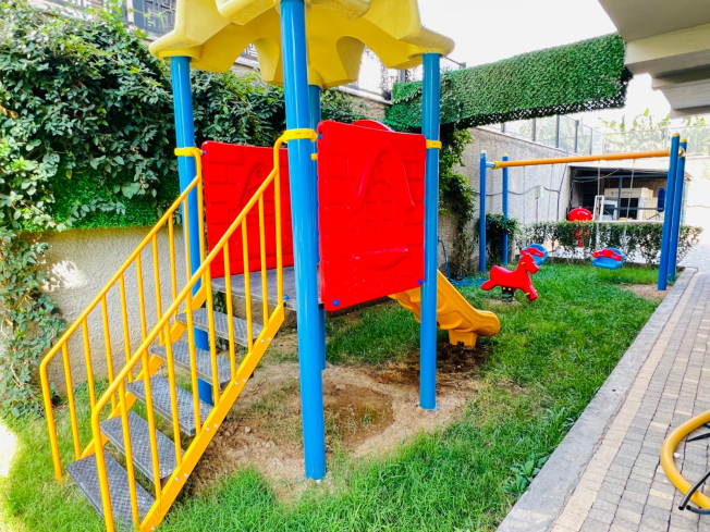 Современная квартира с видом на море в 100 метрах от пляжа — идеальна для отдыха и краткосрочной аренды