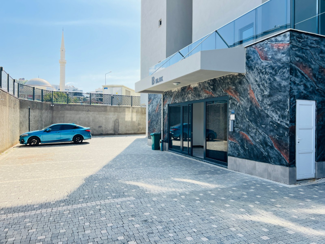 Современная квартира с видом на море в 100 метрах от пляжа — идеальна для отдыха и краткосрочной аренды