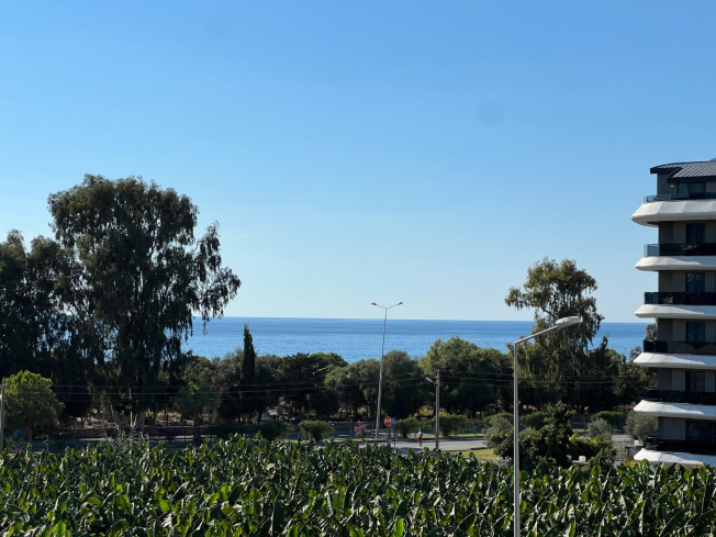 Современная квартира с видом на море в 100 метрах от пляжа — идеальна для отдыха и краткосрочной аренды