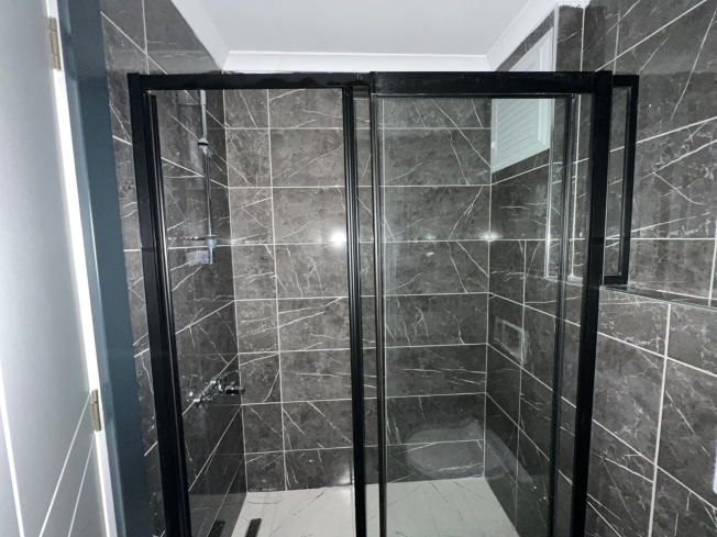 Современная квартира с видом на море в 100 метрах от пляжа — идеальна для отдыха и краткосрочной аренды