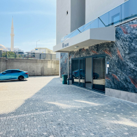 Современная квартира с видом на море в 100 метрах от пляжа — идеальна для отдыха и краткосрочной аренды