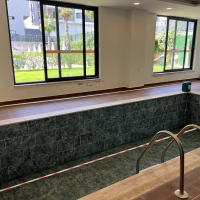 Современная квартира с видом на море в 100 метрах от пляжа — идеальна для отдыха и краткосрочной аренды