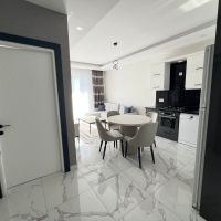 Современная квартира с видом на море в 100 метрах от пляжа — идеальна для отдыха и краткосрочной аренды