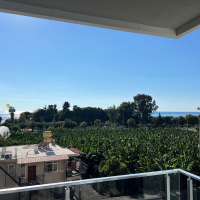 Современная квартира с видом на море в 100 метрах от пляжа — идеальна для отдыха и краткосрочной аренды