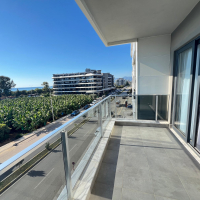 Современная квартира с видом на море в 100 метрах от пляжа — идеальна для отдыха и краткосрочной аренды