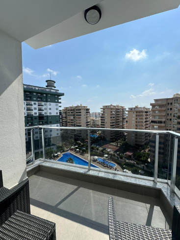 Меблированная 1+1 рядом с морем и полным отельным сервисом в центре Махмутлара