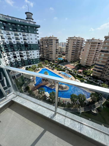 Меблированная 1+1 рядом с морем и полным отельным сервисом в центре Махмутлара