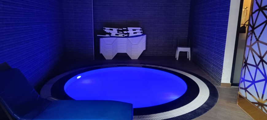 Меблированная 1+1 рядом с морем и полным отельным сервисом в центре Махмутлара