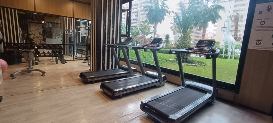 Меблированная 1+1 рядом с морем и полным отельным сервисом в центре Махмутлара