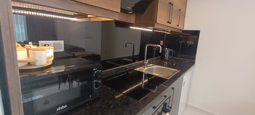 Меблированная 1+1 рядом с морем и полным отельным сервисом в центре Махмутлара