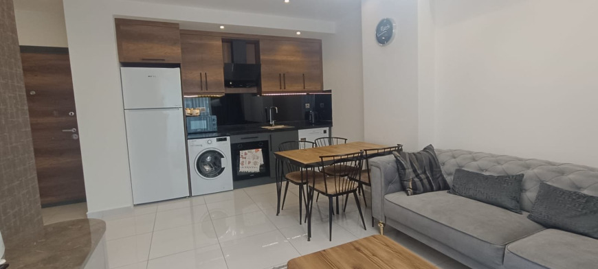 Меблированная 1+1 рядом с морем и полным отельным сервисом в центре Махмутлара