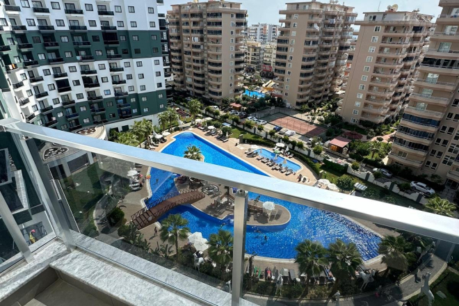 Меблированная 1+1 рядом с морем и полным отельным сервисом в центре Махмутлара