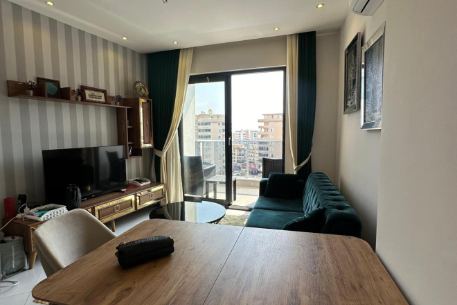 Меблированная 1+1 рядом с морем и полным отельным сервисом в центре Махмутлара