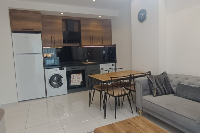 Меблированная 1+1 рядом с морем и полным отельным сервисом в центре Махмутлара