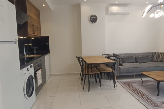 Меблированная 1+1 рядом с морем и полным отельным сервисом в центре Махмутлара