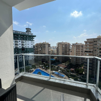 Меблированная 1+1 рядом с морем и полным отельным сервисом в центре Махмутлара