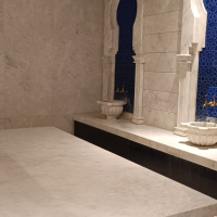 Меблированная 1+1 рядом с морем и полным отельным сервисом в центре Махмутлара