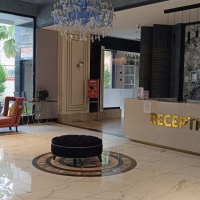 Меблированная 1+1 рядом с морем и полным отельным сервисом в центре Махмутлара