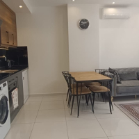 Меблированная 1+1 рядом с морем и полным отельным сервисом в центре Махмутлара