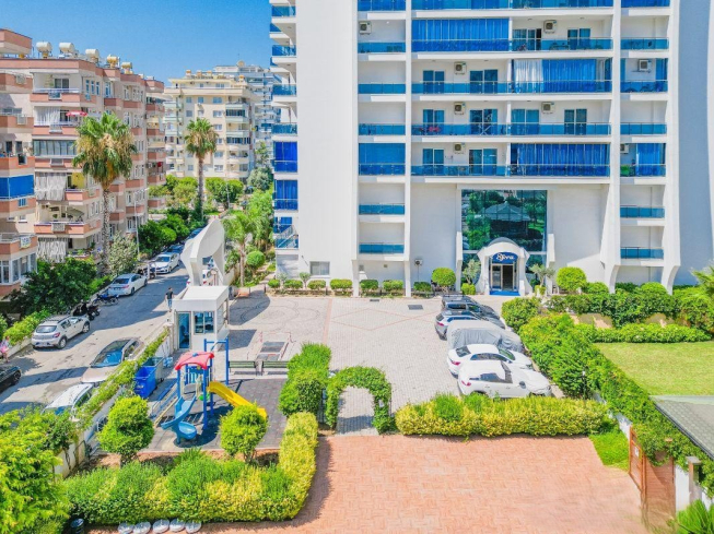 Просторная 1+1 с частичным видом на море в пешей доступности к пляжу