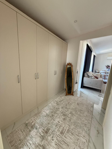 Просторная 2+1 с мебелью и бассейном в центре Аланьи — для жизни и ВНЖ