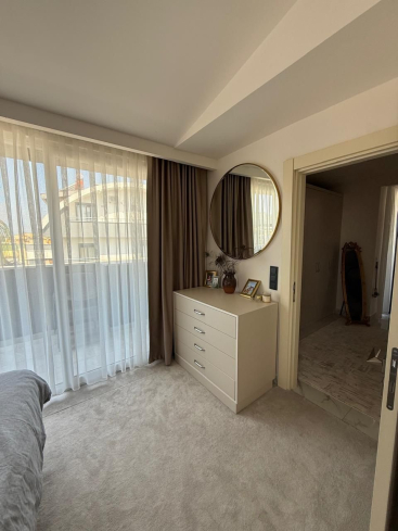 Просторная 2+1 с мебелью и бассейном в центре Аланьи — для жизни и ВНЖ