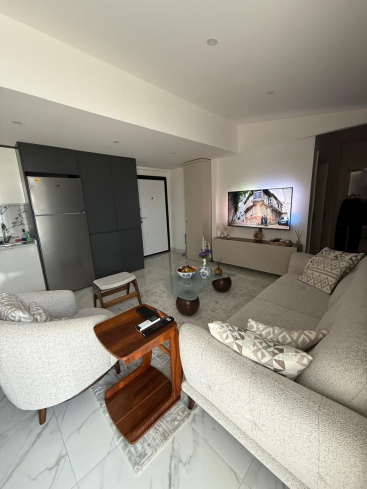 Просторная 2+1 с мебелью и бассейном в центре Аланьи — для жизни и ВНЖ