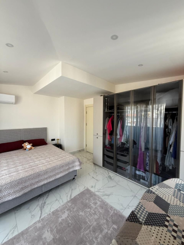 Просторная 2+1 с мебелью и бассейном в центре Аланьи — для жизни и ВНЖ