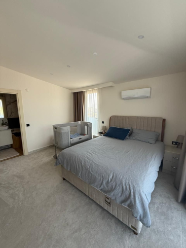 Просторная 2+1 с мебелью и бассейном в центре Аланьи — для жизни и ВНЖ