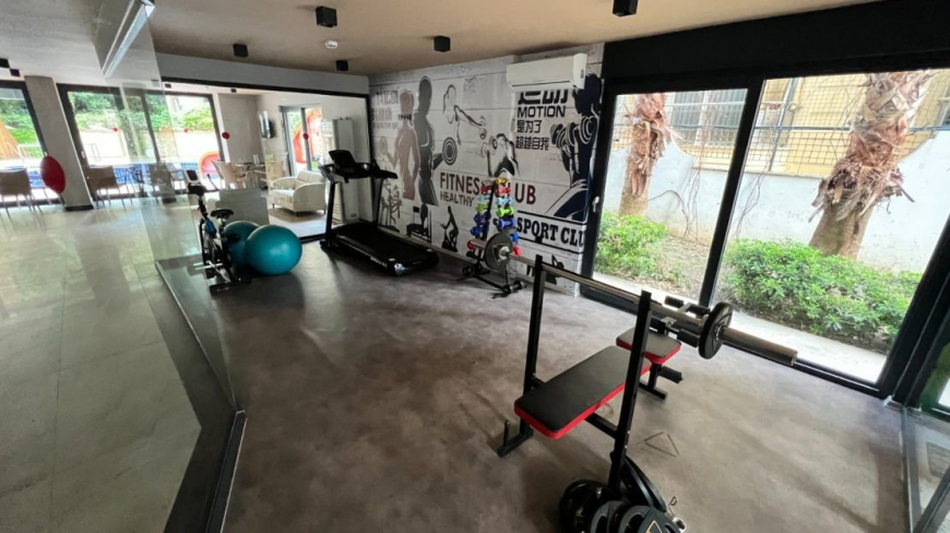 Просторная 2+1 с мебелью и бассейном в центре Аланьи — для жизни и ВНЖ