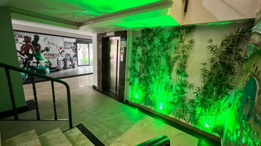 Просторная 2+1 с мебелью и бассейном в центре Аланьи — для жизни и ВНЖ