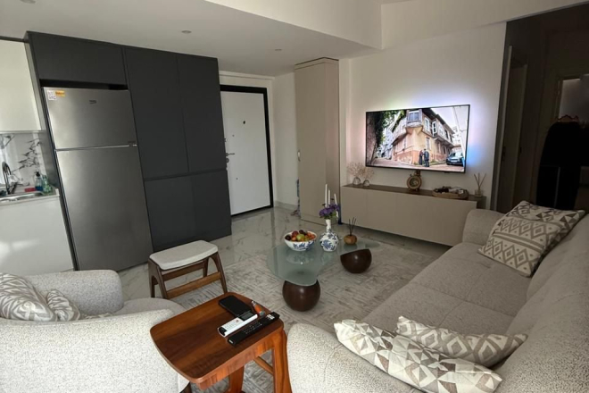 Просторная 2+1 с мебелью и бассейном в центре Аланьи — для жизни и ВНЖ