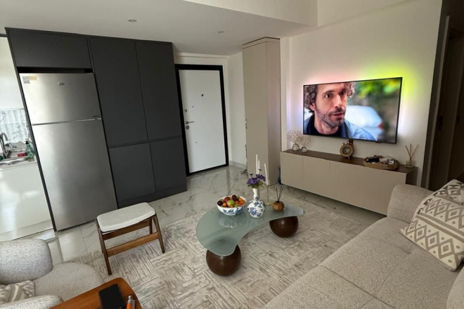 Просторная 2+1 с мебелью и бассейном в центре Аланьи — для жизни и ВНЖ