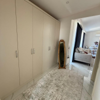 Просторная 2+1 с мебелью и бассейном в центре Аланьи — для жизни и ВНЖ