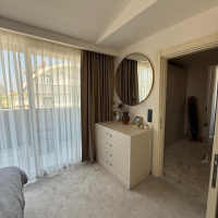 Просторная 2+1 с мебелью и бассейном в центре Аланьи — для жизни и ВНЖ